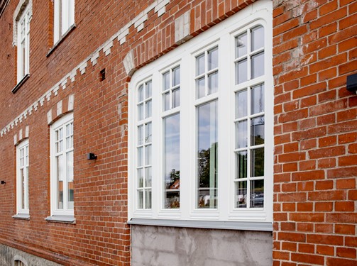 Kulturfönster i trä från Ekstrands på Västra Storgatan 26 i Osby