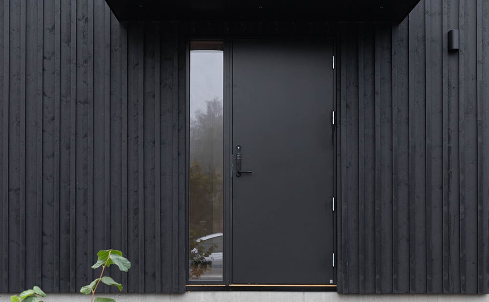 Front door Slät 100 in black with side light