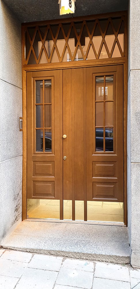 Beautiful entrance door in solid transparent stained oak with custom-made transom light with cross astragls from Ekstrands