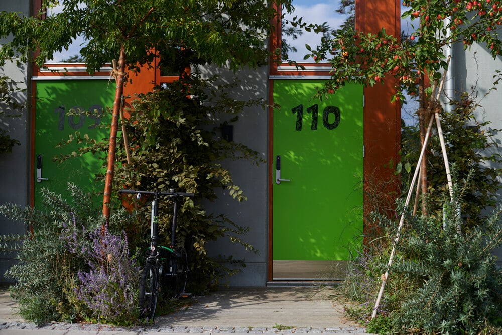Exterior doors with CE certified performance - Slät 100 with transom light at BRF OhBoy