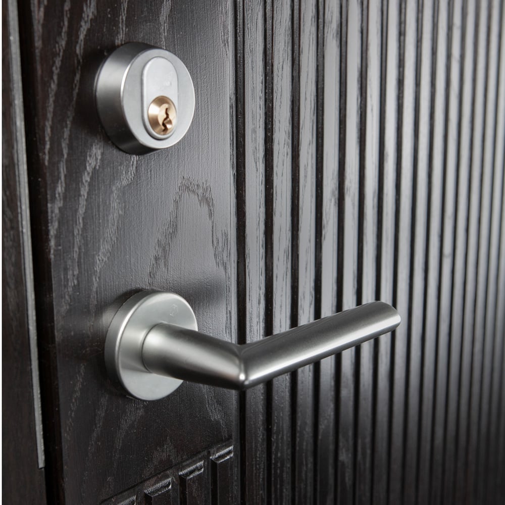 Arild 115S in thermotreated oak black handle detail