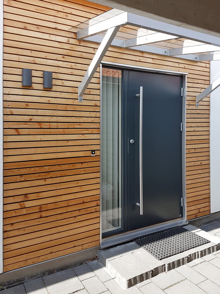 Front door Slät 100 with pull handle and side light