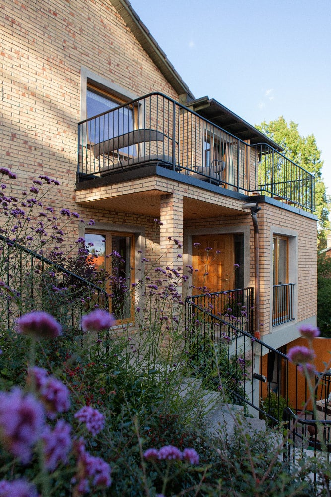 Villa-Lervik-entre-blommor.jpg