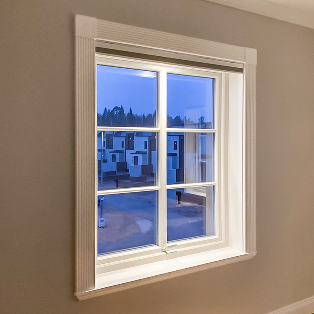 Pivot window in wood/aluminum inside with glass dividing bar GDP0:1 and wooden Vienna astragals WSP2:0