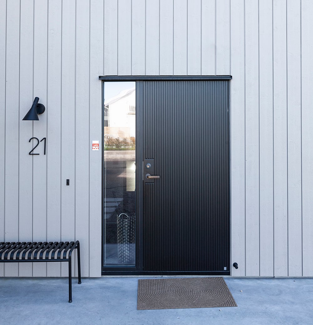 Exterior door Arild 115S, optional: Sidelight, color black 9005, hidden hinges