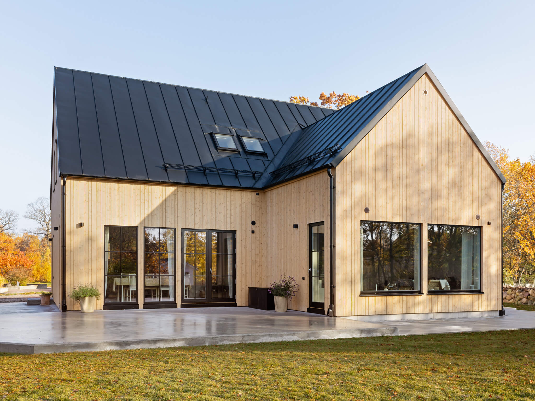 Outgoing windows & French doors in wood/aluminum black exterior