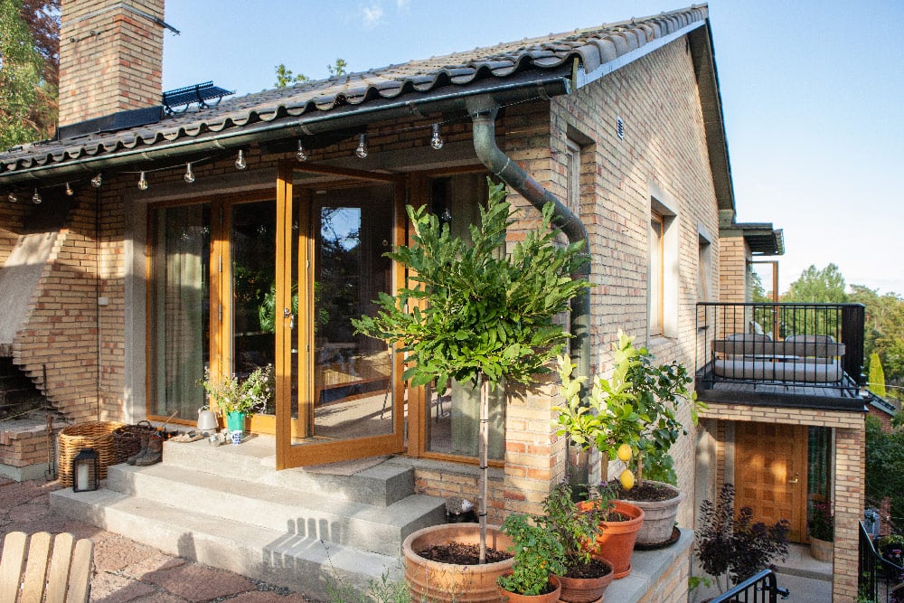 Villa-Lervik-terras-och-entre.jpg