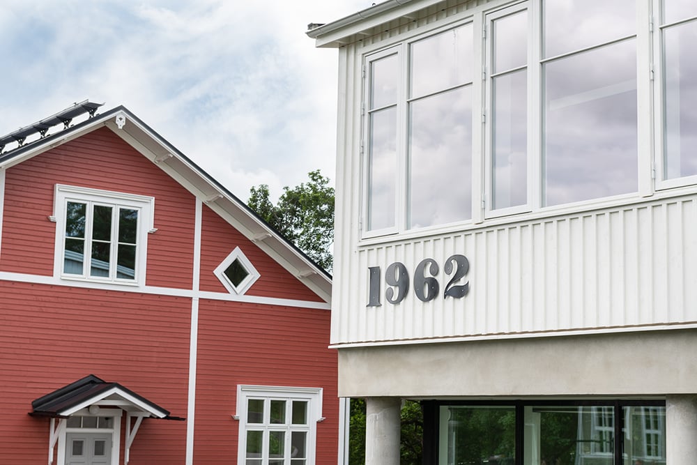 Klassiska träfönster från Ekstrands på Farstavikens skola i Ekedal 