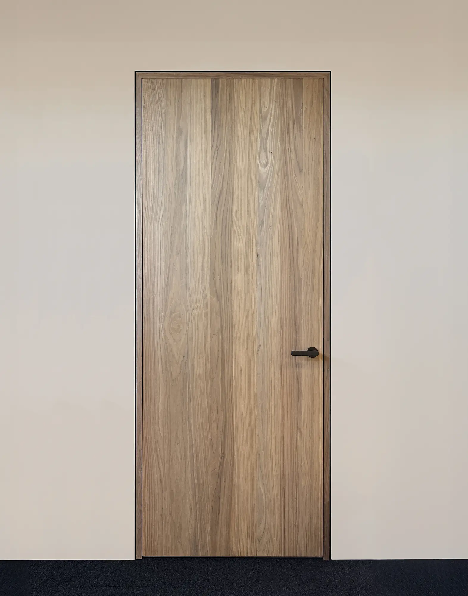 Interior door walnut veneer lacquer 433 natural matt in special height