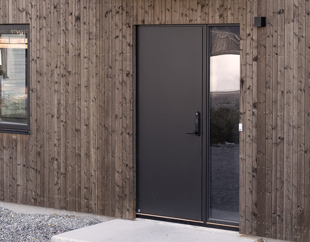 Ekstrands front door Slät 100 in special height with sidelight