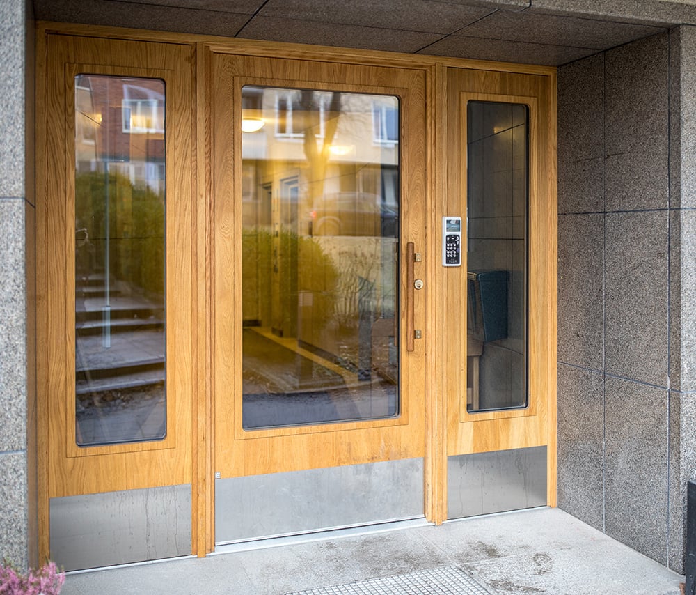 Entreparti i massiv ek från Ekstrands med rundade glashörn
