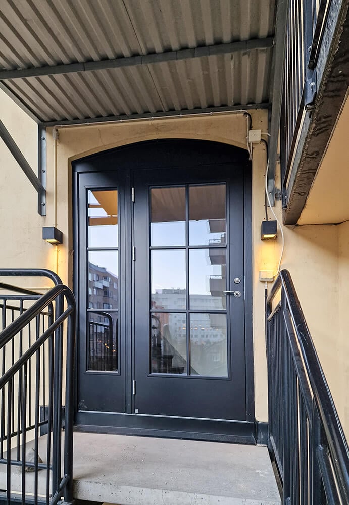Customized entrance area Slät 100 1XLA SP1:2 with side light