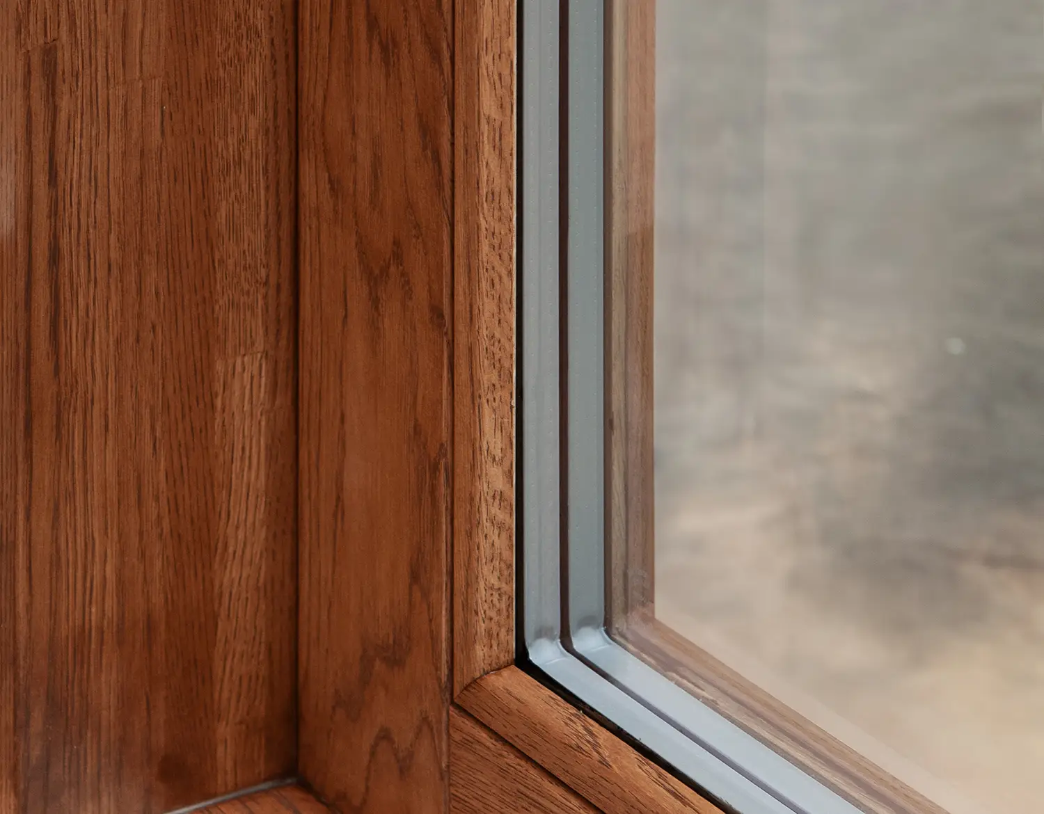 Concealed glazing fixing on oak windows