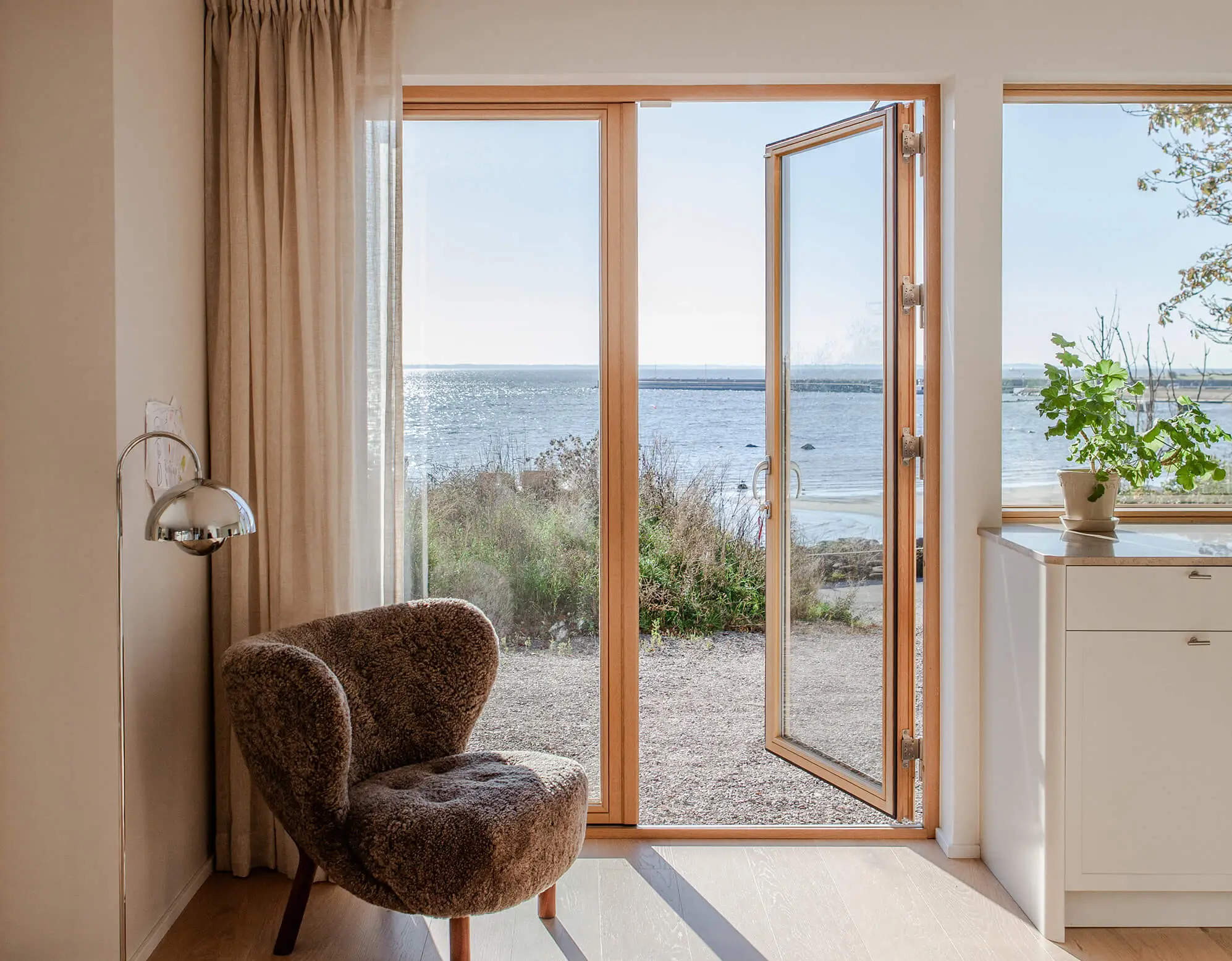 Dobbelte terrassedøre i eg med mat naturfarvet lasur.