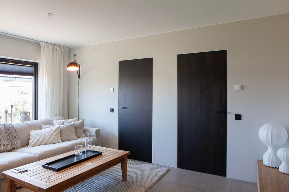Interior door Slät oak vertical with oil black 3169 and I-frame