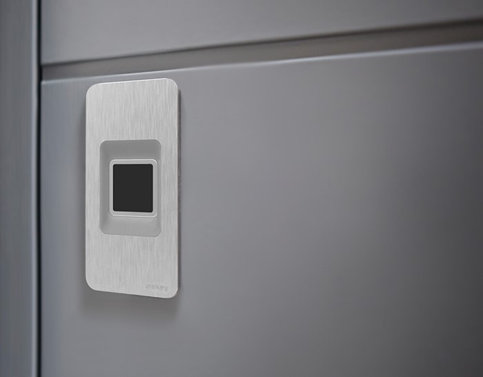 E-Key dLine fingerscan och digitala öppningslösningar för ytterdörrar