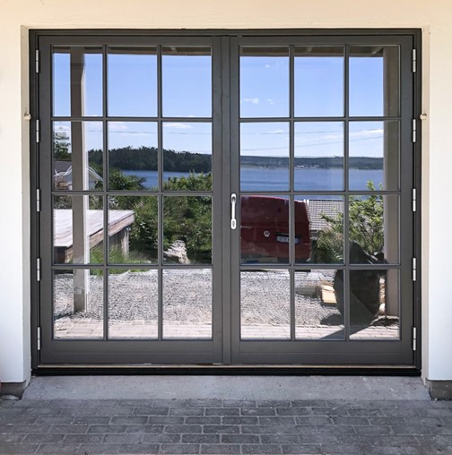 Sverige104 parfönsterdörr med wienerspröjs