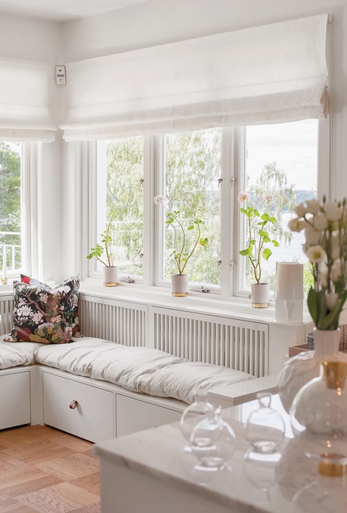 Utåtgående fönster med fönsterhakar