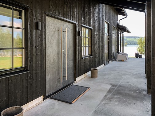 Ytterdörr Berg 160 Noir i pardörrsutförande med rostfritt draghandtag D2R 