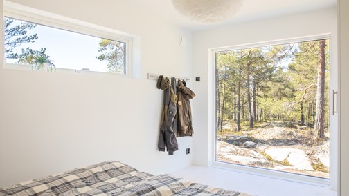 Ekstrands fönster Sverige104 trä/alu fast med vit insida (0500-N) och svart utsida